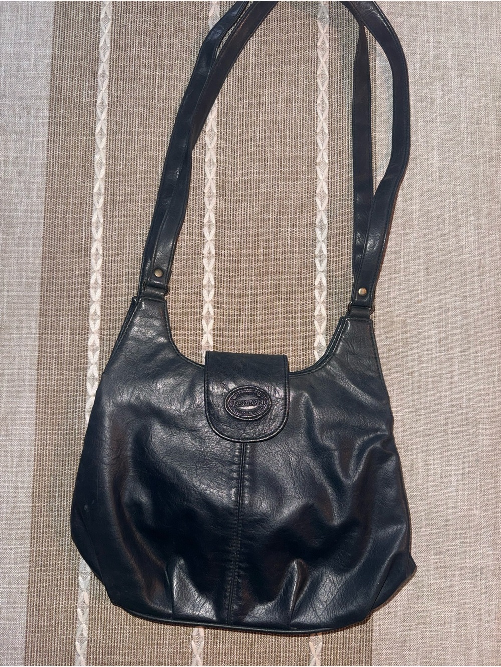 Classic Black Leather Shoulder Bag with Front Flap